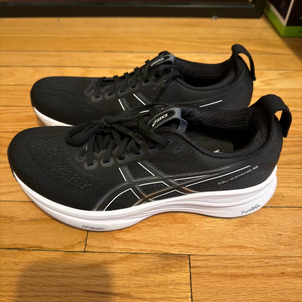 Asics Gel Kayano 32 Black and White Road Running Shoes - Picture 3 of 7